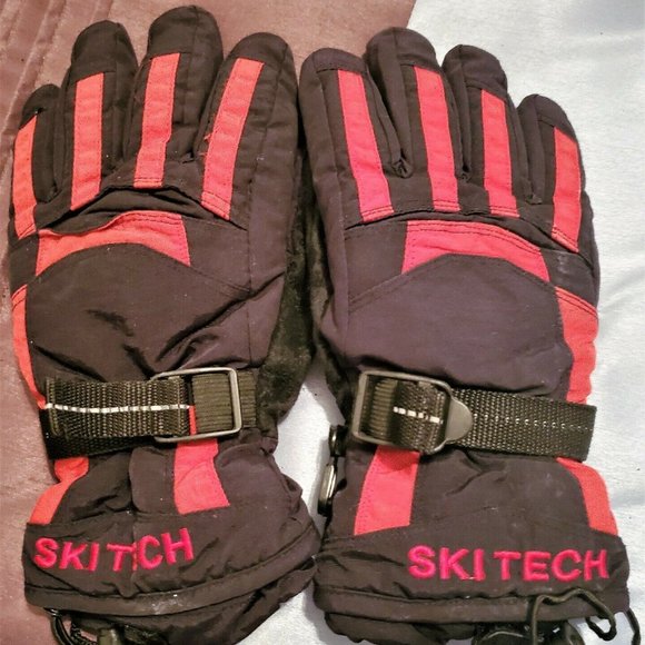 Pair of Boy's Red & Black Ski Tech Gloves Size 6/7 - Picture 1 of 2